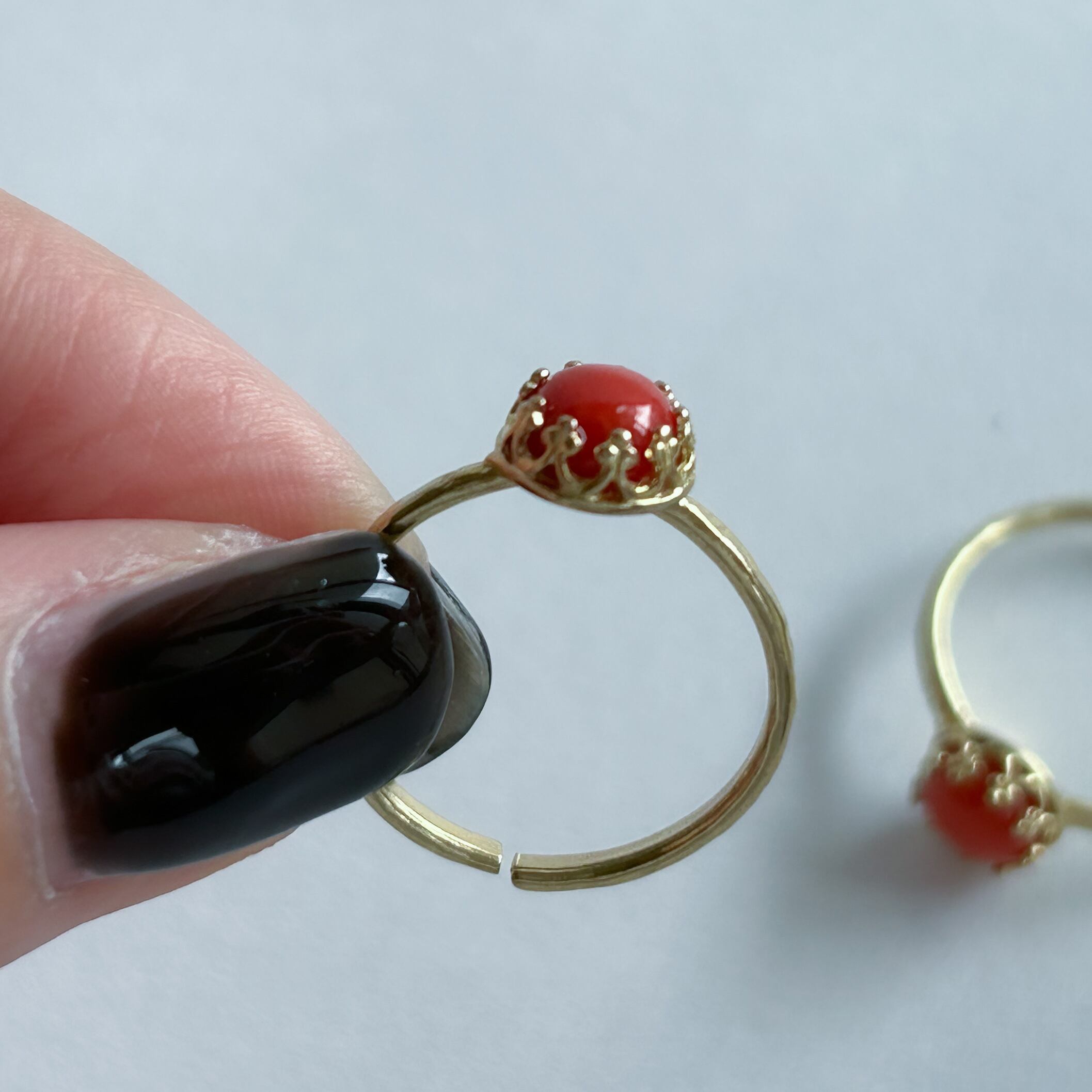 真鍮｜本珊瑚(サンゴ) 天然の緋色は人を惹きつける 鮮やかな赤リング