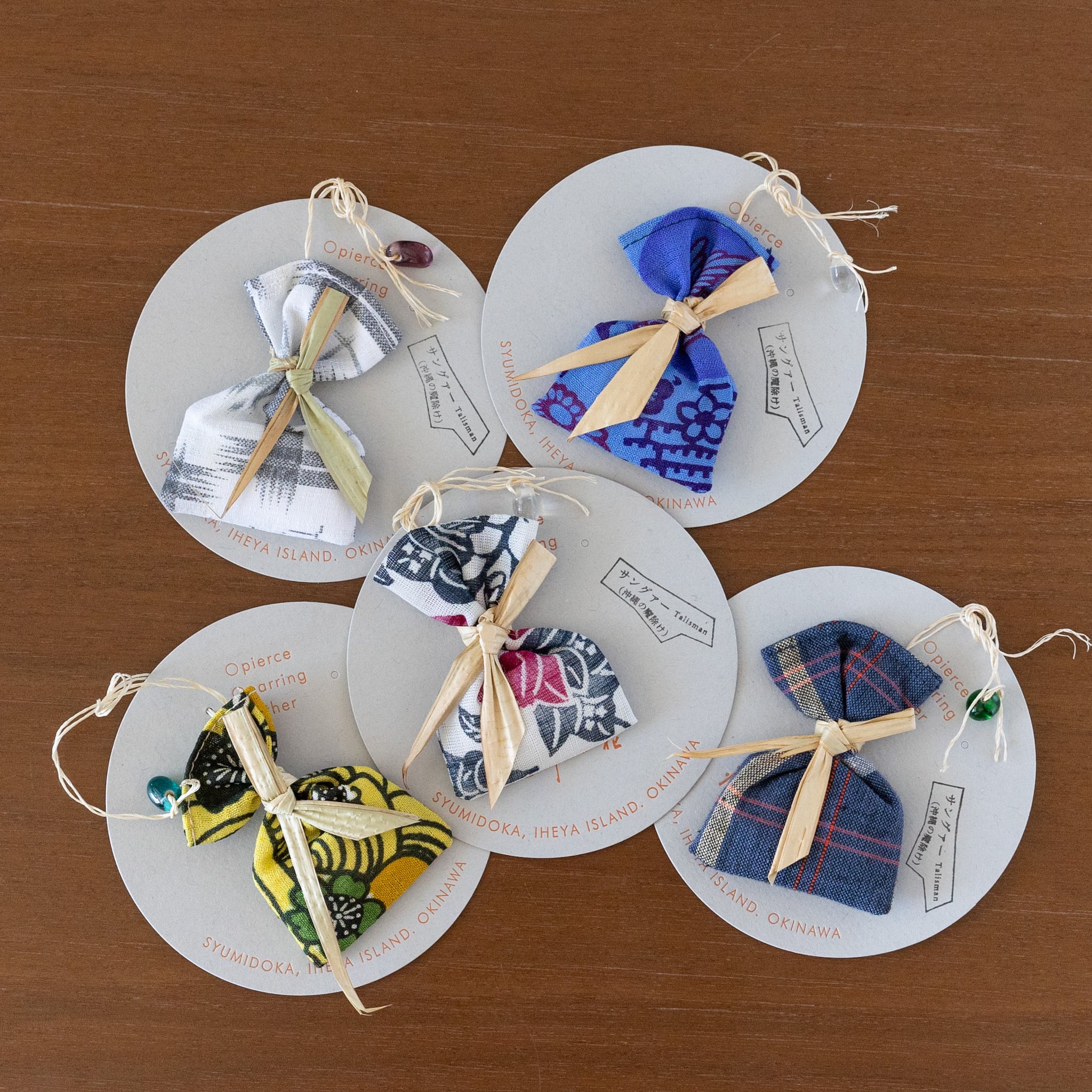 ★沖縄本島内居住者限定！　特大　螺鈿(らでん)　壁掛け/壁飾り　4枚　横238㎝ 門柱シーサー 伏せ横（灰釉）作 糸満工芸苑