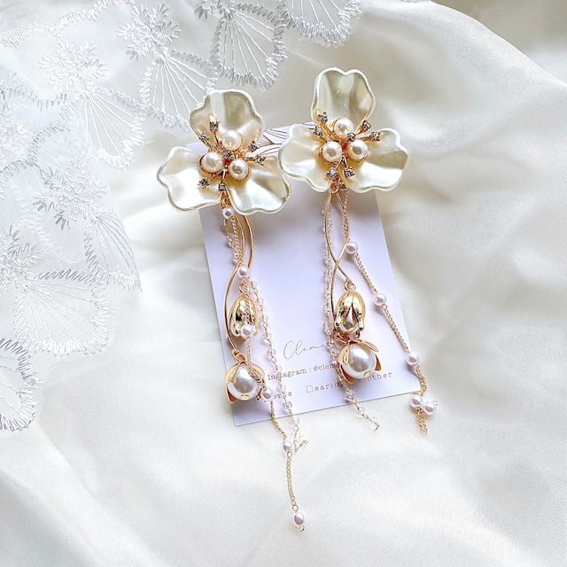 ◇R-6 お花とつぼみのロングイヤリング