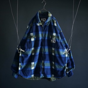 over silhouette big format check design zip-up fleece jacket