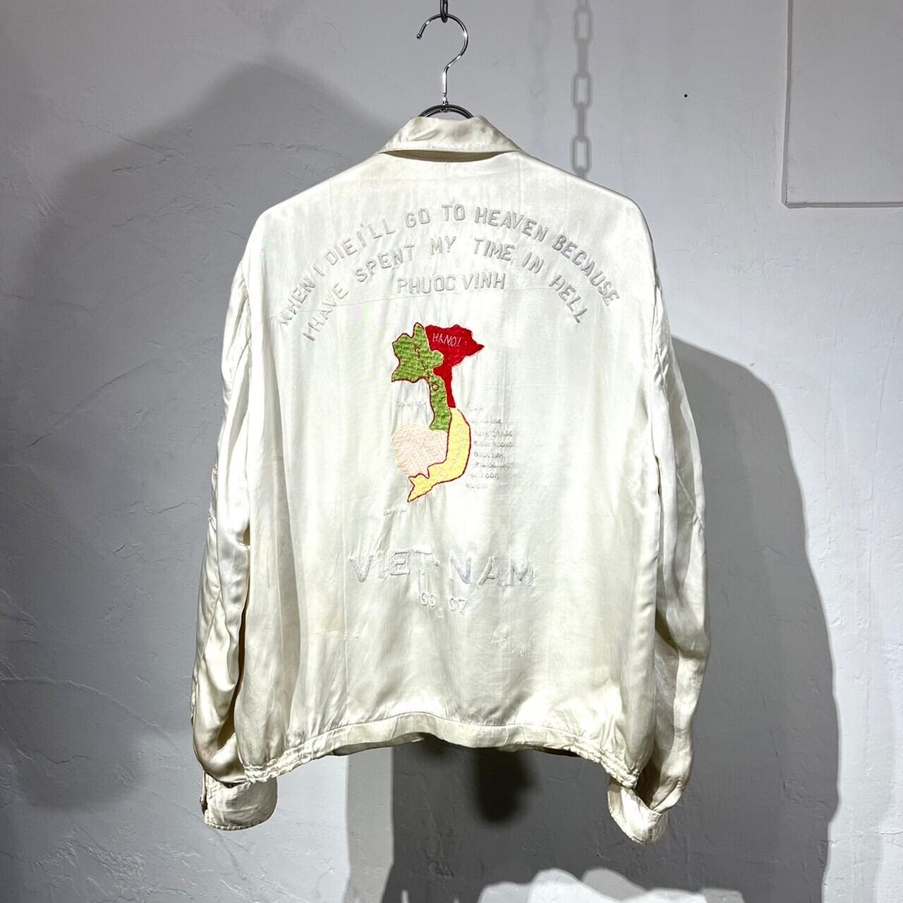 60s(1966~1967) VIET NUM White Satin Souvenir Jacket | VOLAR 60s(1966~1967) VIET NUM White Satin Souvenir Jacket | VOLAR
