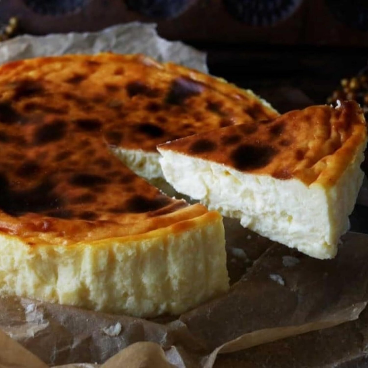 スペイン産 冷凍「サン・セバスチャン」バスクチーズケーキ 600g (直径約15cm) 濃厚600g Spanish-style baked Frozen Creamy San Sebastian Burnt Basque Cheesecake