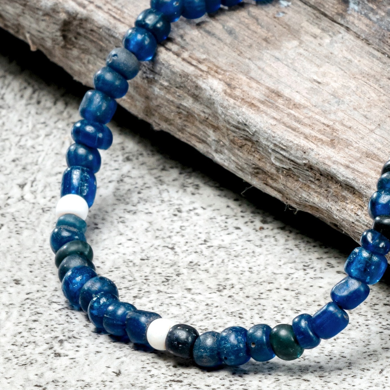 Mandi/マンディ Antique Beads Bracelet (Navy×White)