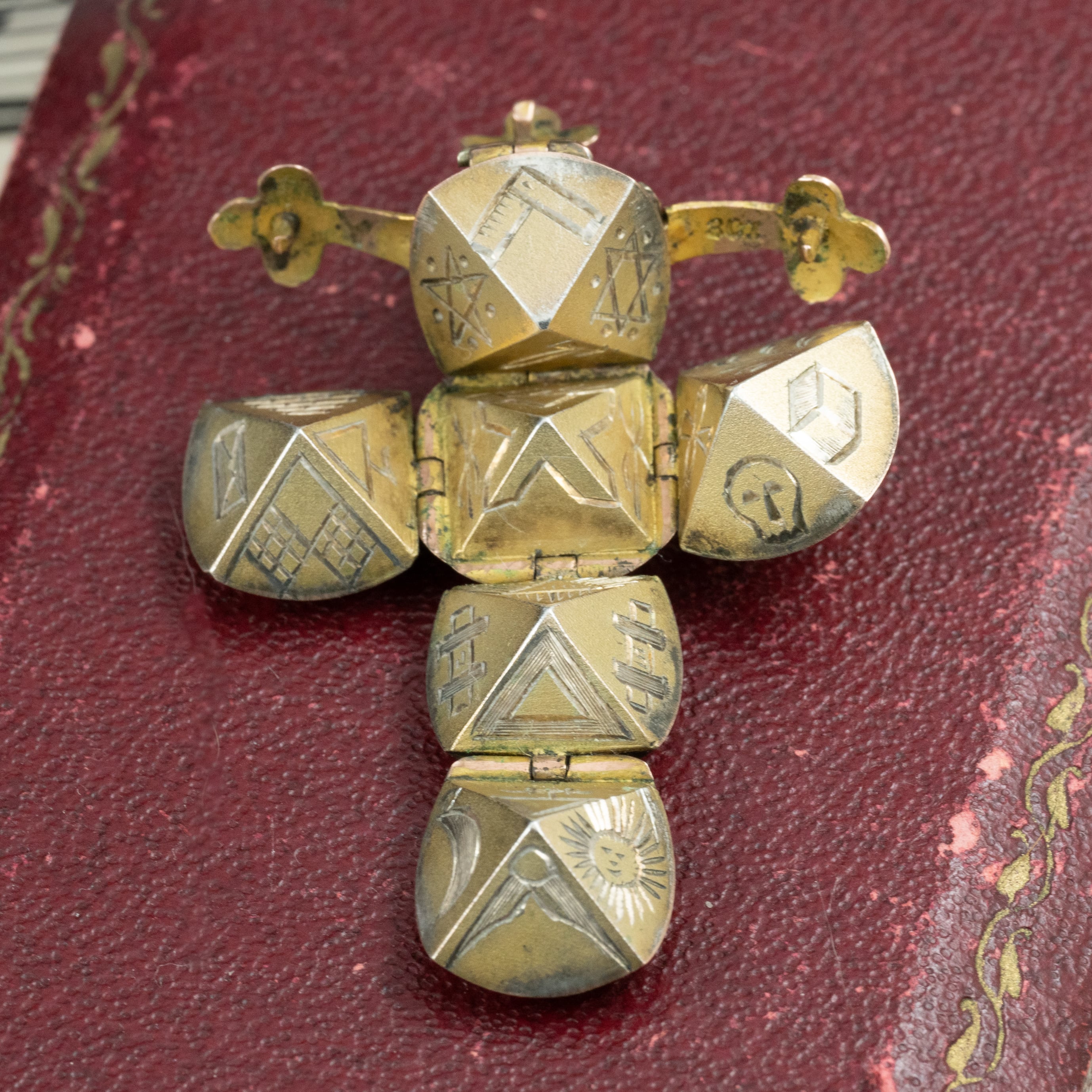 イギリス K9PG/ SV フリーメイソン ペンダントトップ 1900年前半 ~パーツが開く!愛と絆のシンボル~ DP00105