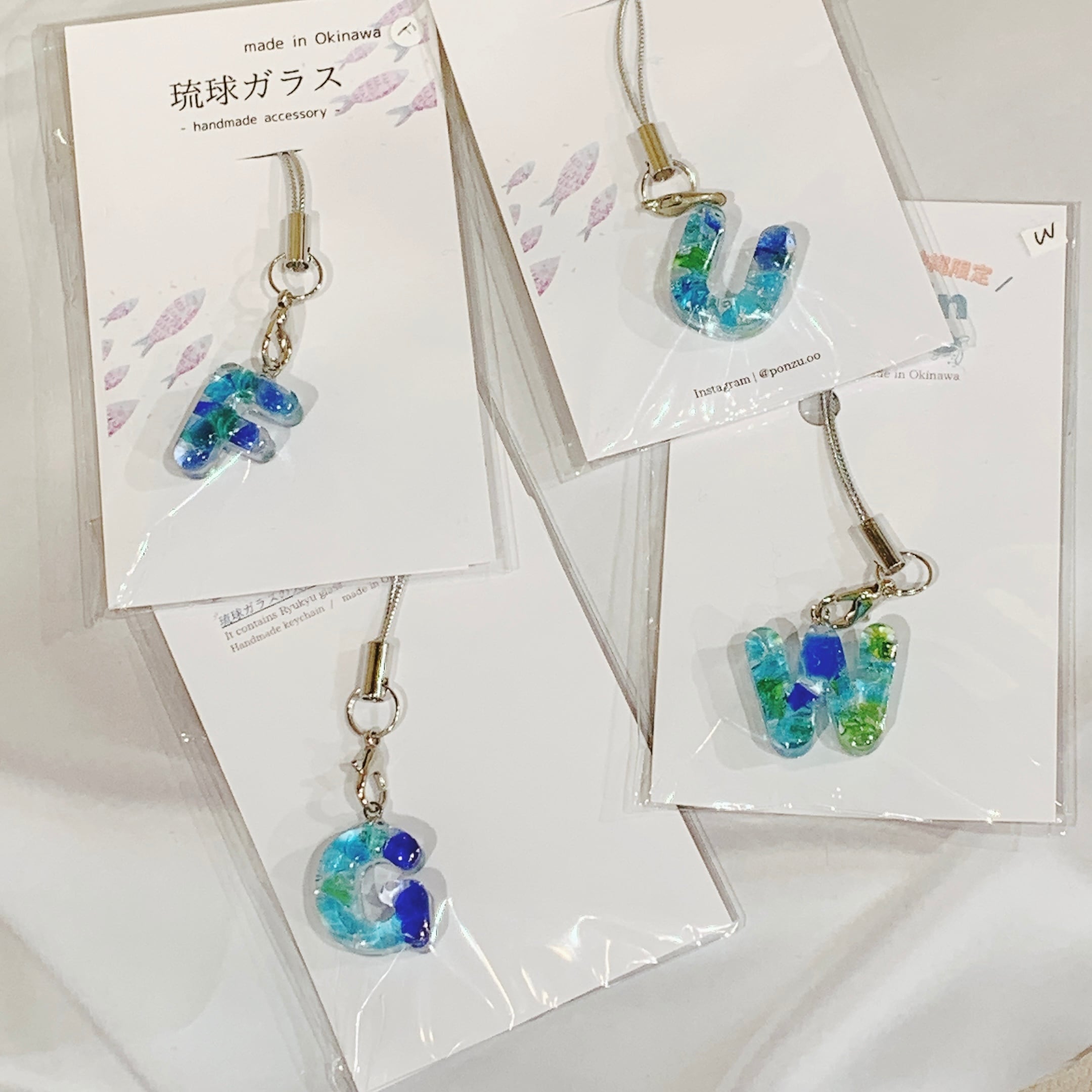 人気】 琉球ガラス入り⭐︎ミニイニシャルキーホルダー | tete by okinawa
