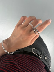 sleek wave bangle