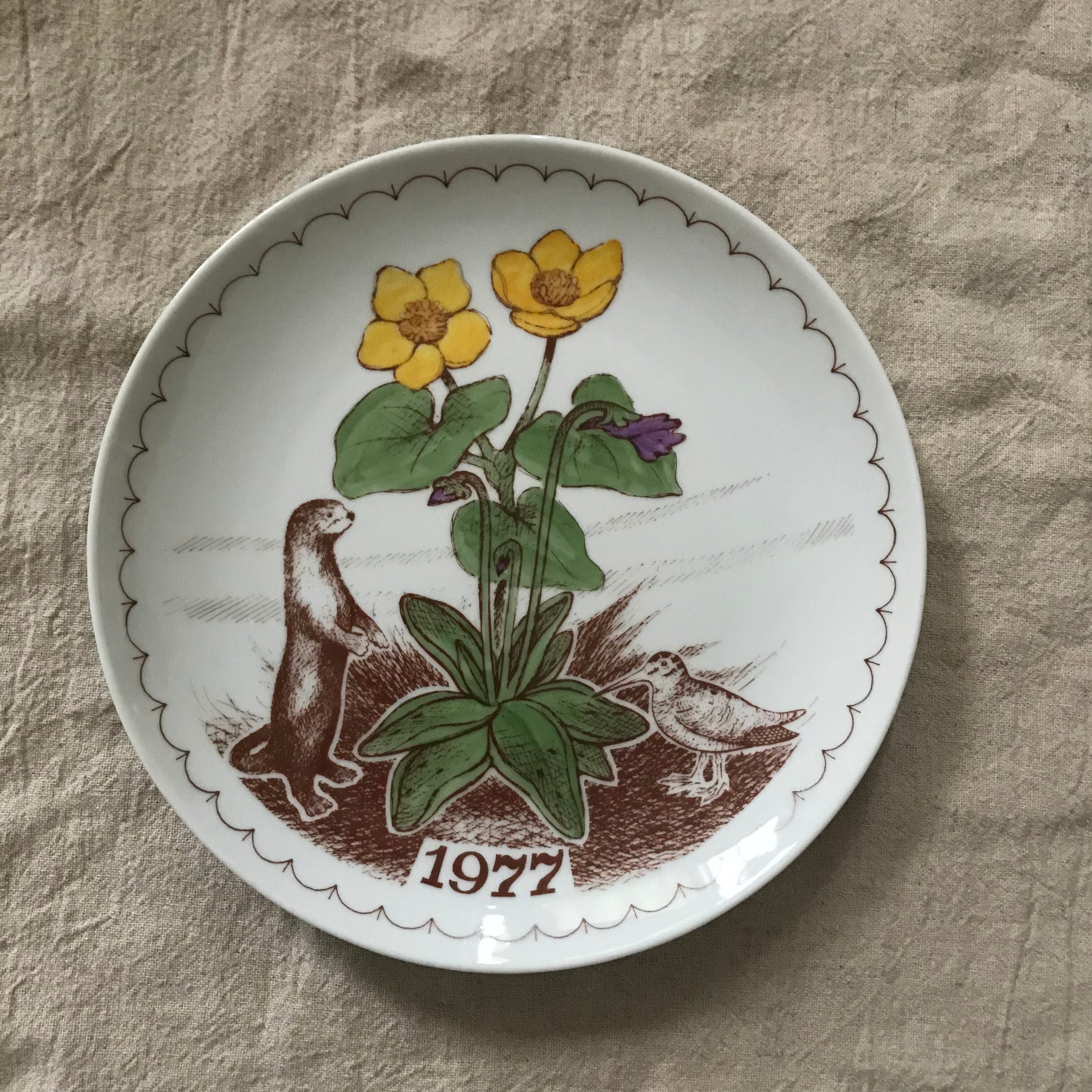 オコジョと鳥の飾り皿