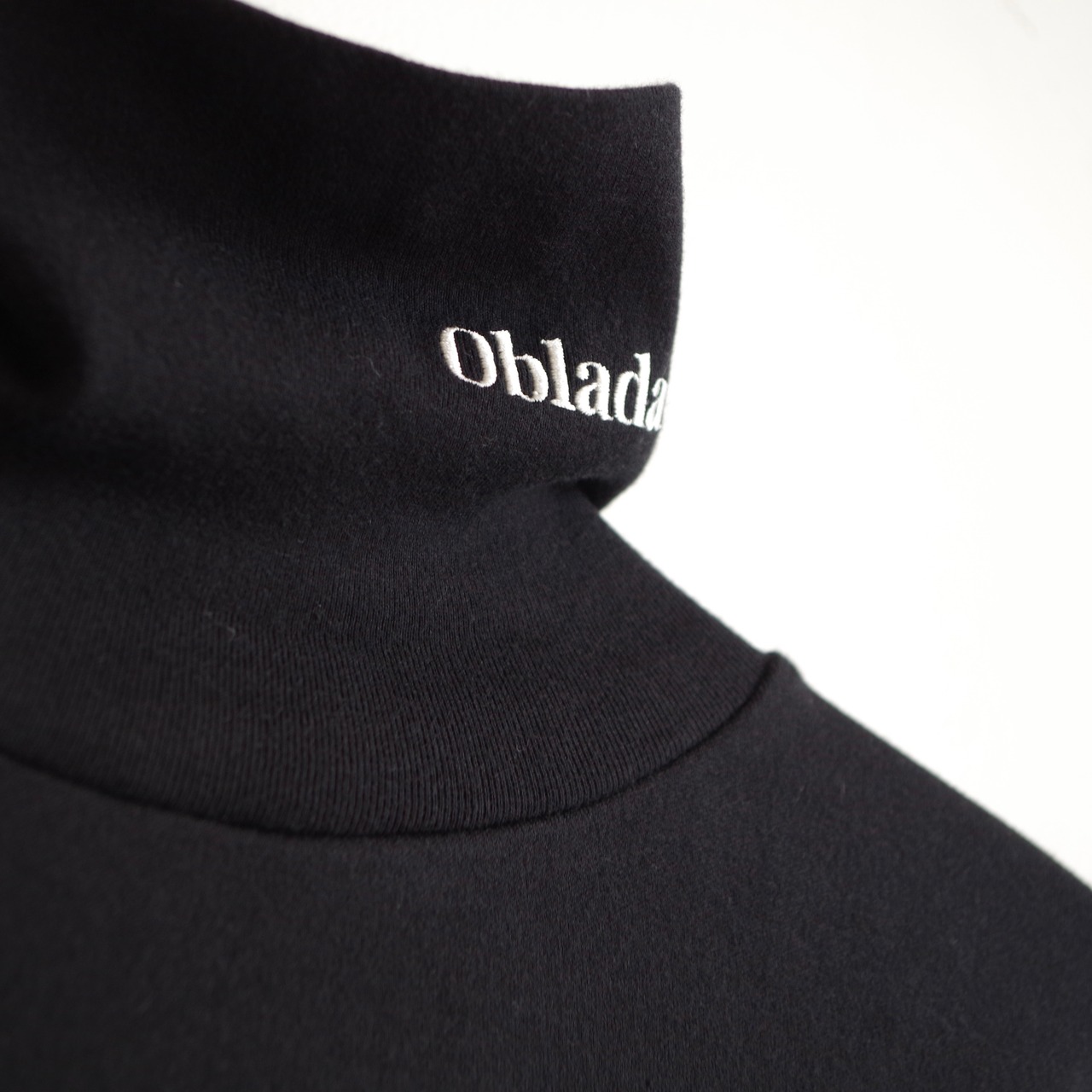 Oblada HOLY HIGH NECK