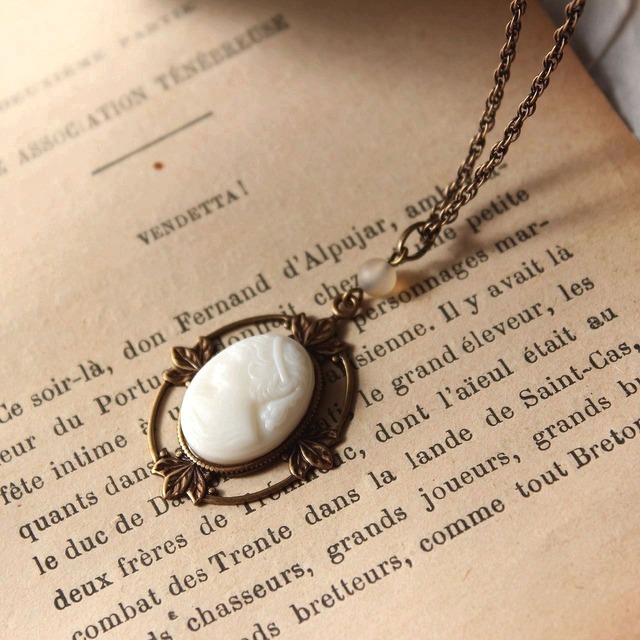 清楚な女神の横顔 ヴィンテージ・カメオ グラスカボション クラシカル・ネックレス アンティーク・ヴィンテージstyle