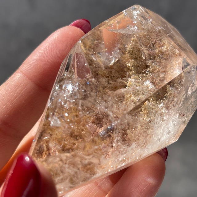 《虹あり》ブラジル・ミナスジェライス州ゼッカデソーザ産【ガーデンクォーツ（庭園水晶）】フリーフォーム ① 鉱物 天然石 パワーストーン