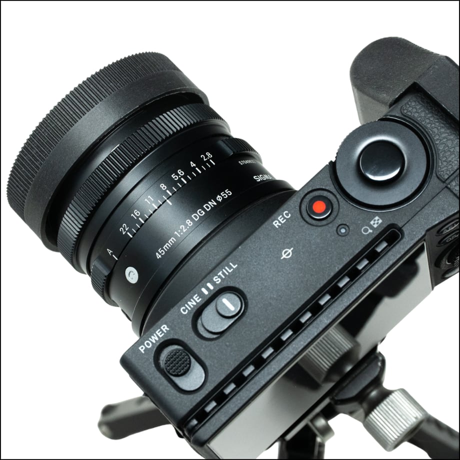 SIGMA 45mm F2.8 本体、フロント・リアキャップ・フード付き、箱なし 214f320afe3d5071cd889ffd545b52