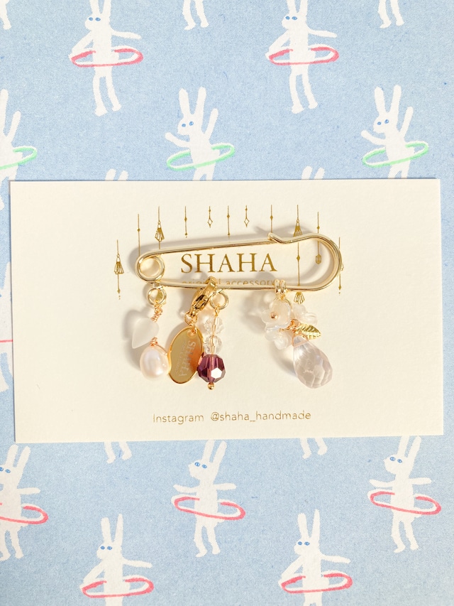 お出かけが楽しくなるピンク苺の天然石　ピンブローチ・ストールピン