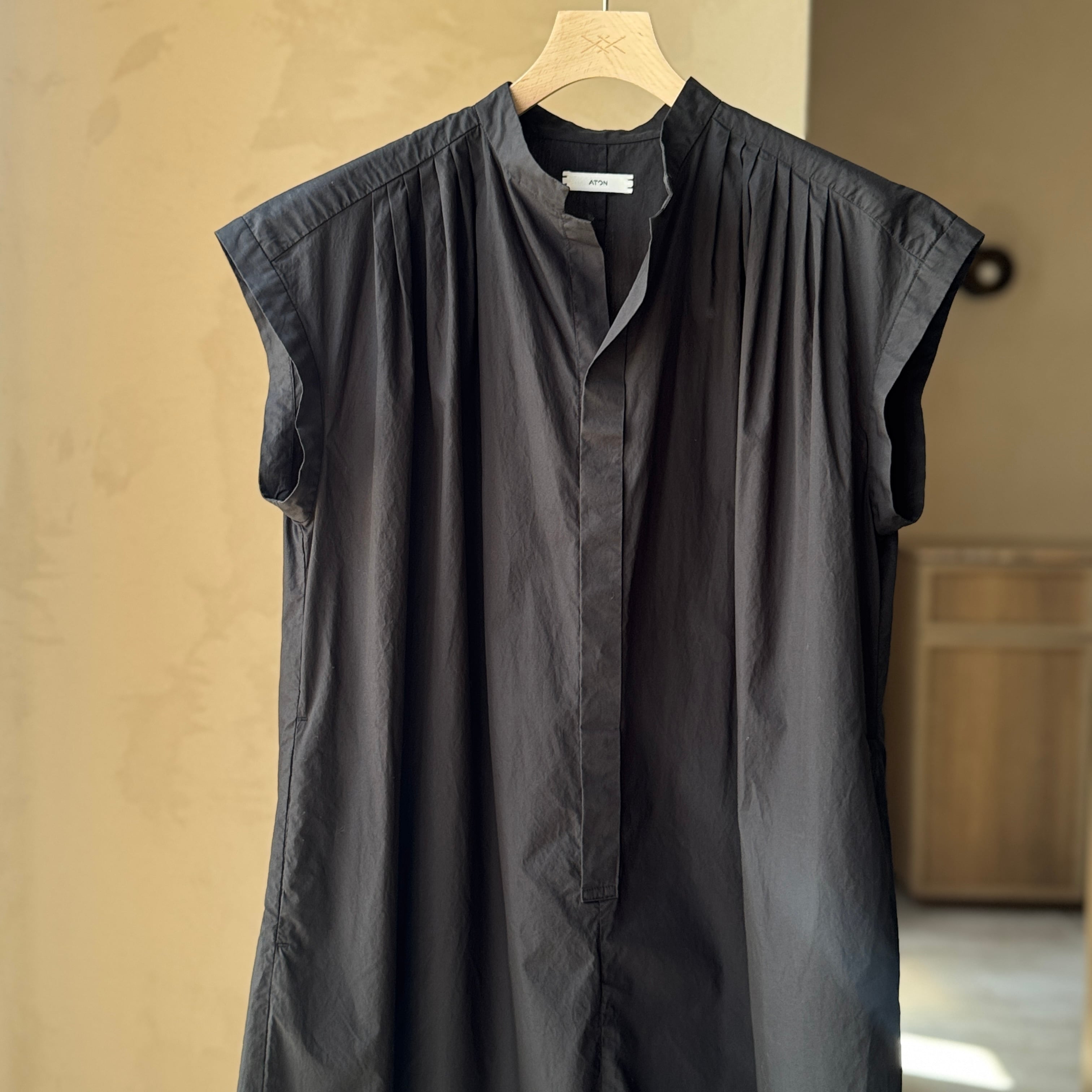 ATON｜NATURAL DYED COTTON LAWN TUCKED DRESS | HJ GALLERY