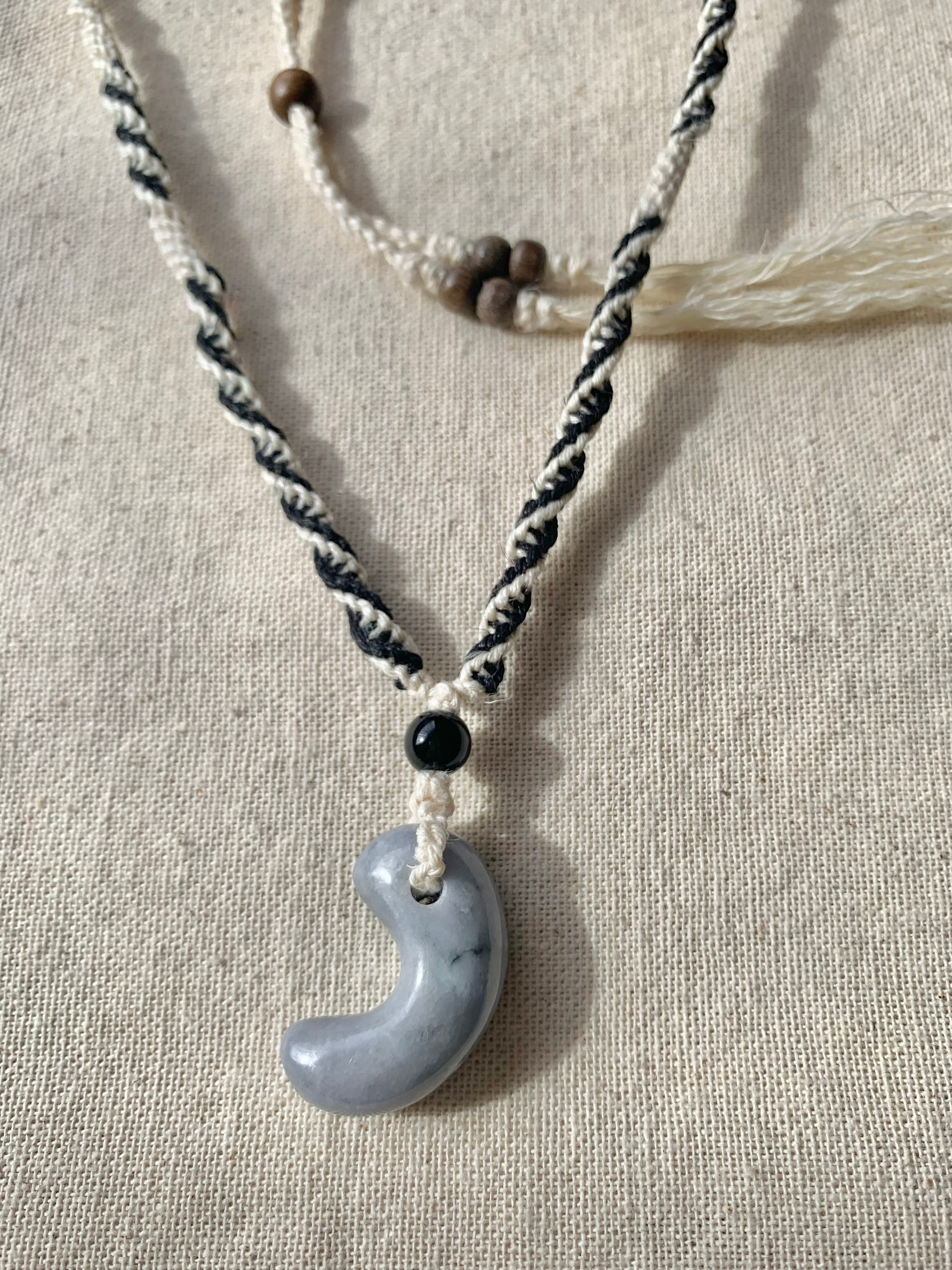 糸魚川産翡翠(ラベンダー）勾玉 ネックレス 1点もの | 糸魚川翡翠