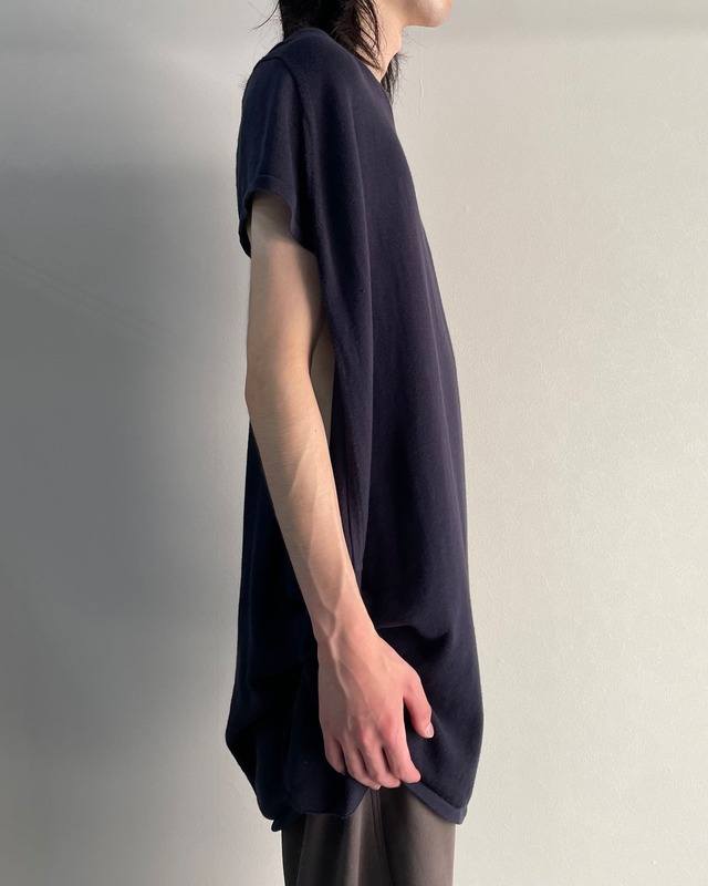 【MARITHÉ FRANÇOIS GIRBAUD】unique design no sleeve top