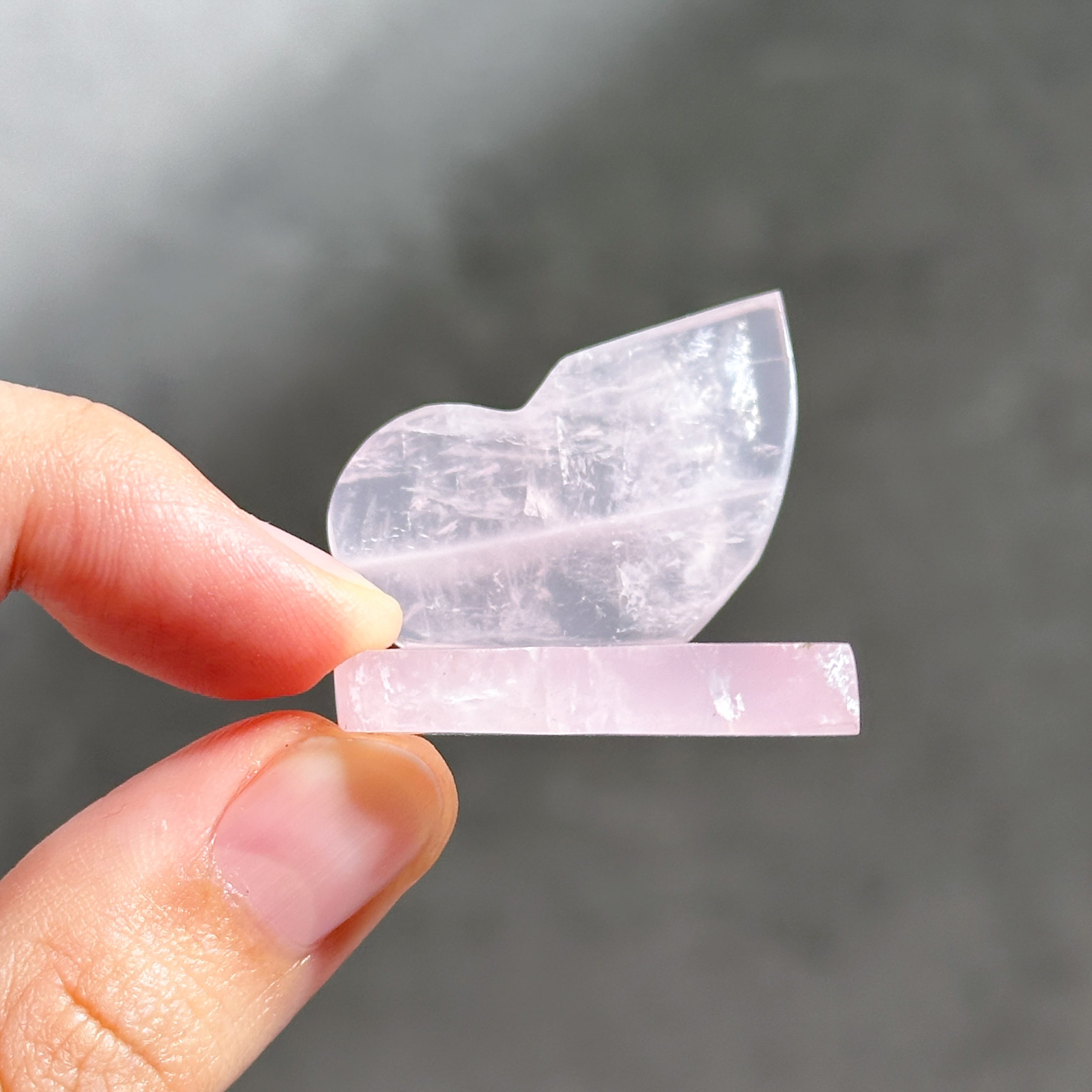 ローズクォーツ 3D蝶 11◇ Rose Quartz Butterfly ◇天然石・鉱物
