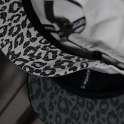 【gifthatオリジナル】GIFTHAT UV LEO 6PANEL CAP 全2種