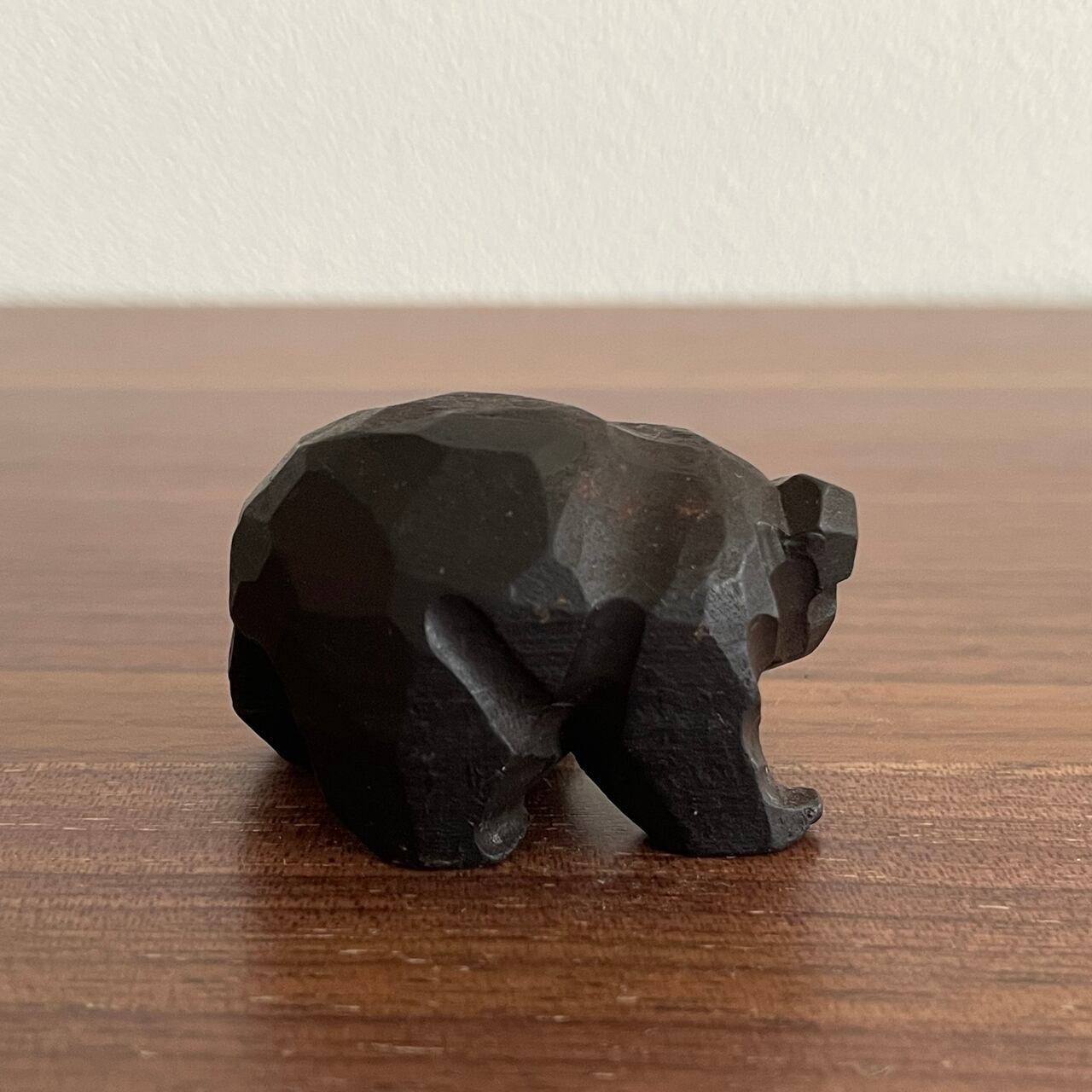 木彫りの熊 置物 　★美品　★一点物　bear wood carving 木彫りの熊 置物 / Wood Carving Bear | ON THE MOON