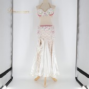 ベリーダンス オリエンタル 衣装 上下セット ホワイト系 トップス スカート ベルト ラインストーン」ビーズ 豪華 装飾 白 金 レース 上品 明るい 花 華やか かわいい ダンス衣装 フリル イベント ステージ キラキラ ピンク系 ゴールド系