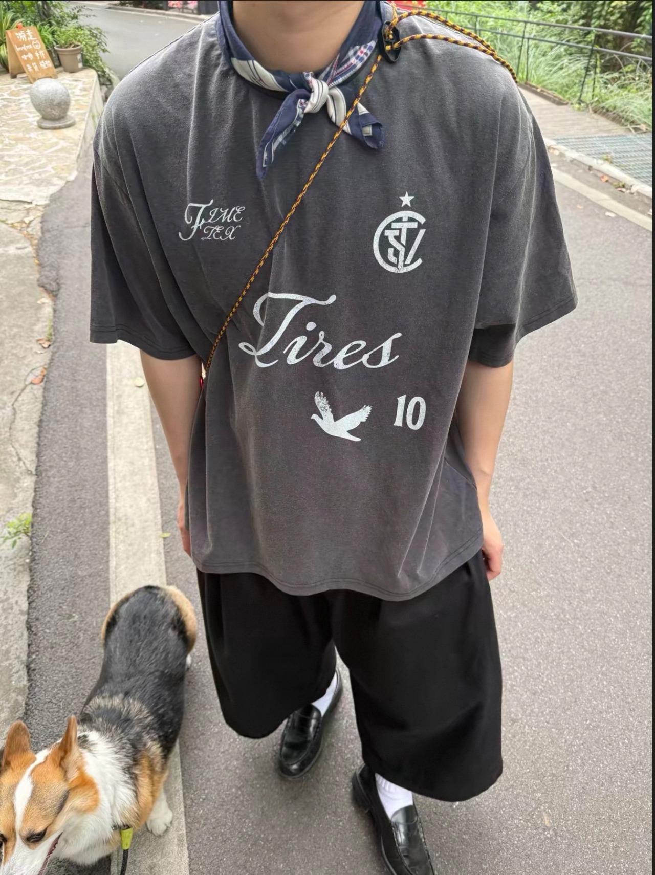 TIRES Vintage Crest Graphic Tee（ヴィンテージ クレスト グラフィック Tシャツ）