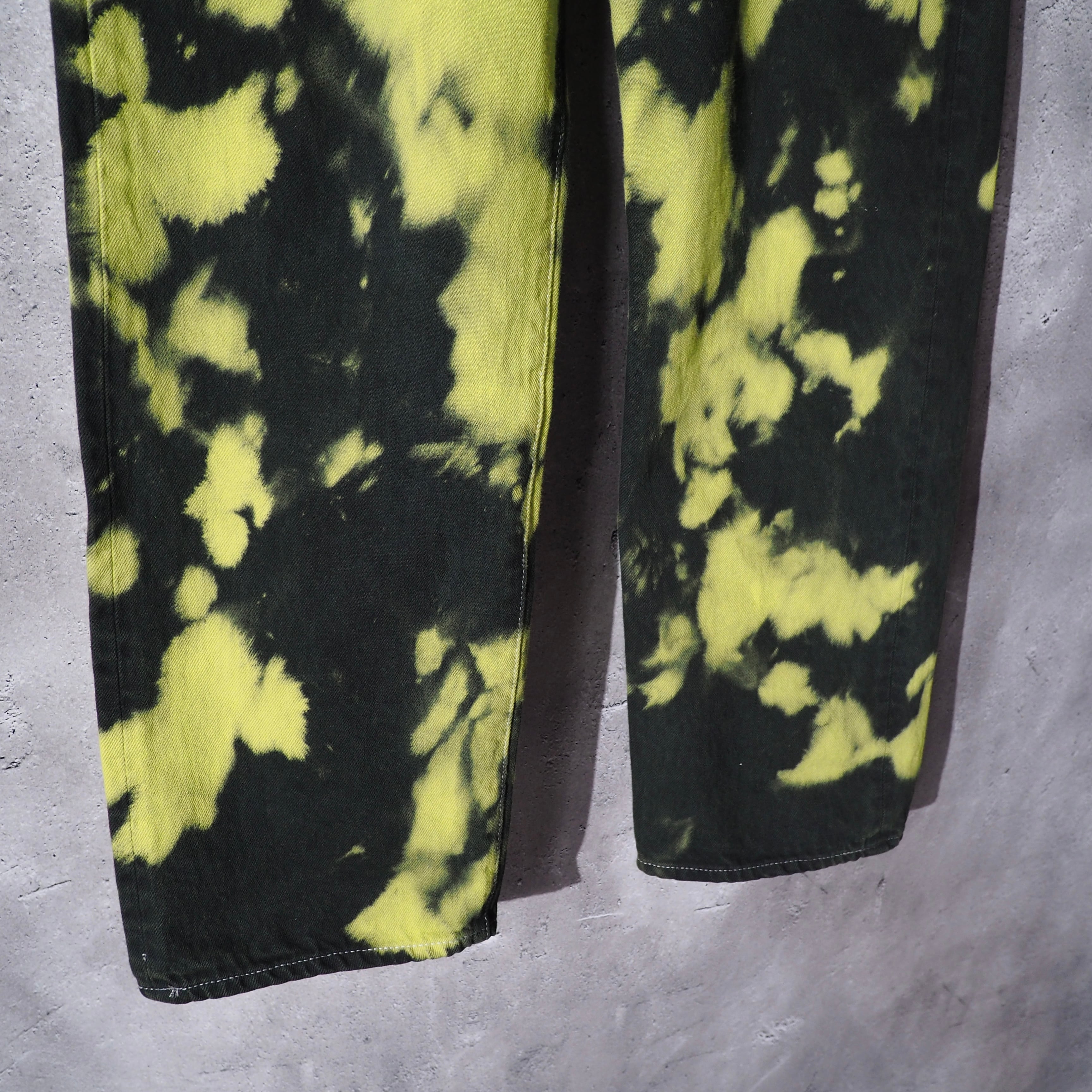 Neon poison color bleach dyed straight pants (John Bull)
