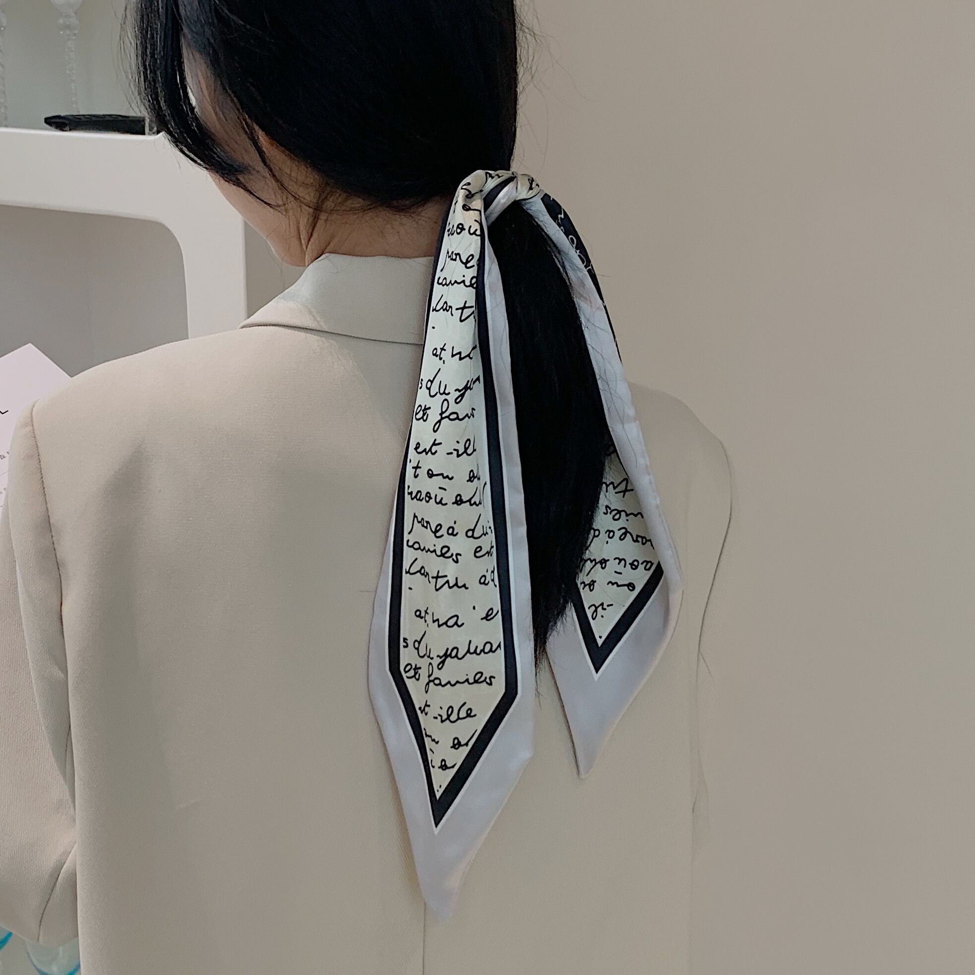 スカーフ スプリングオータムヘアバンド ロングアクセサリー レッド 春物 秋物 シルク スクウェア ブラック・アイド・ピーズ67404980507