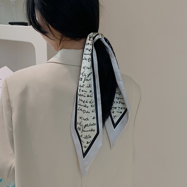 スカーフ スプリングオータムヘアバンド ロングアクセサリー レッド 春物 秋物 シルク スクウェア ブラック・アイド・ピーズ67404980507