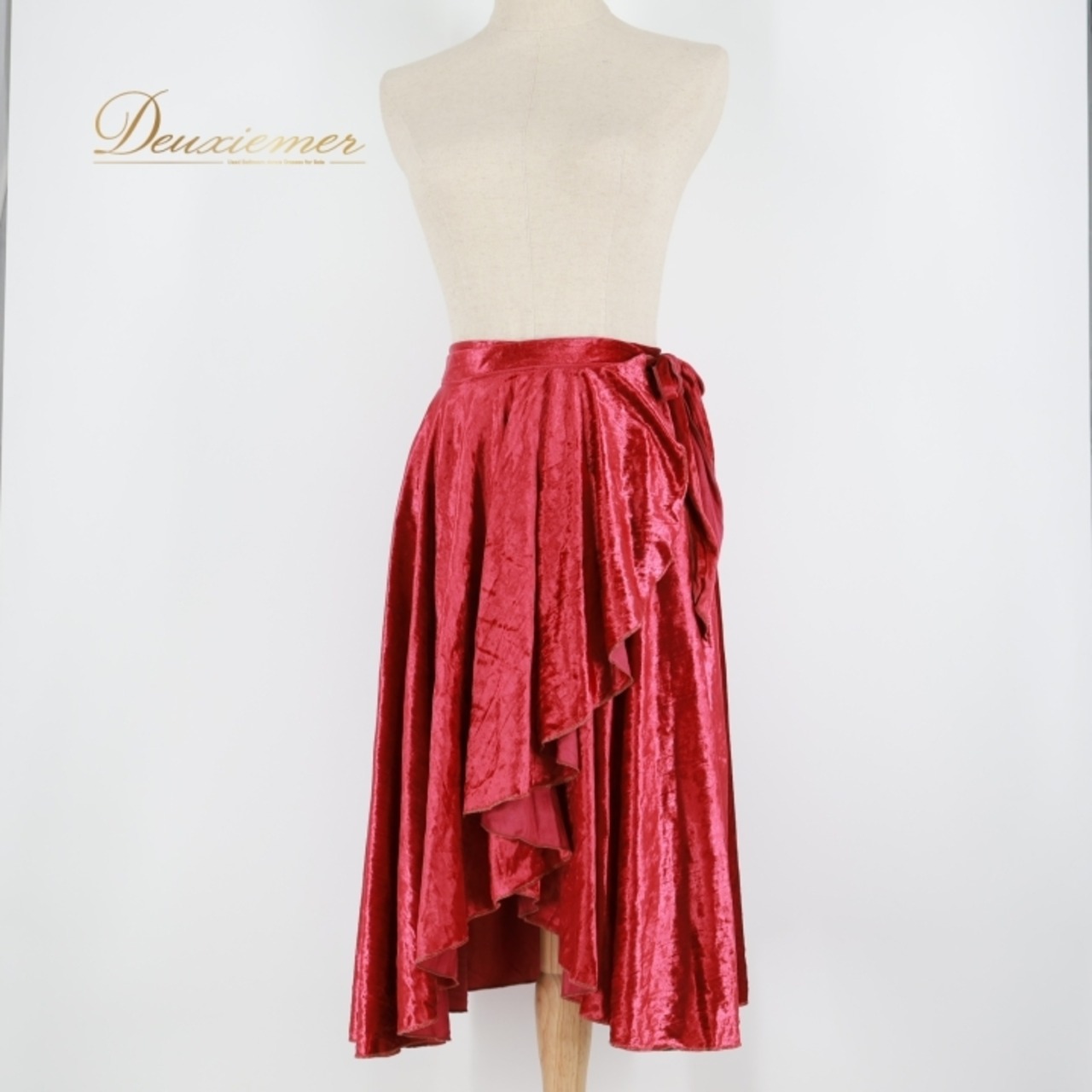 社交ダンス 衣装 スカート レッド系 チャコット Chacott 赤 金 巻きスカート ベロア 光沢 高級感 上品 レッスン 練習 かわいい 紐 ダンス衣装 柔らかい生地 ひらひら ゴールド系