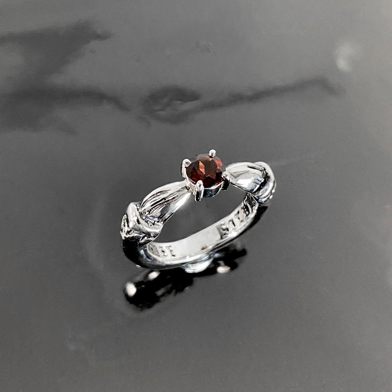 TWIN CLAW RING with GARNET / ツインクロウリング・ガーネット