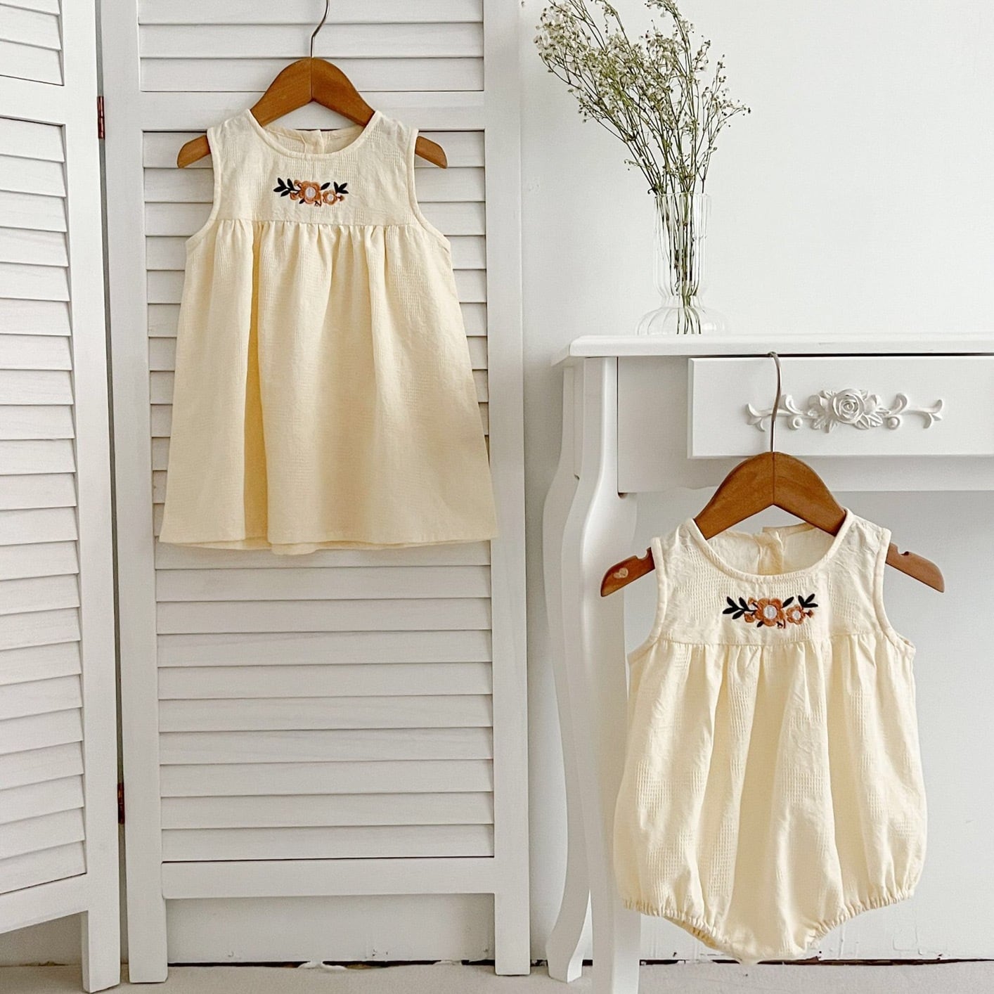 キッズ女の子花刺繍ノースリーブロンパース ワンピース 花柄 キッズ女の子花刺繍ノースリーブロンパース ワンピース 花柄