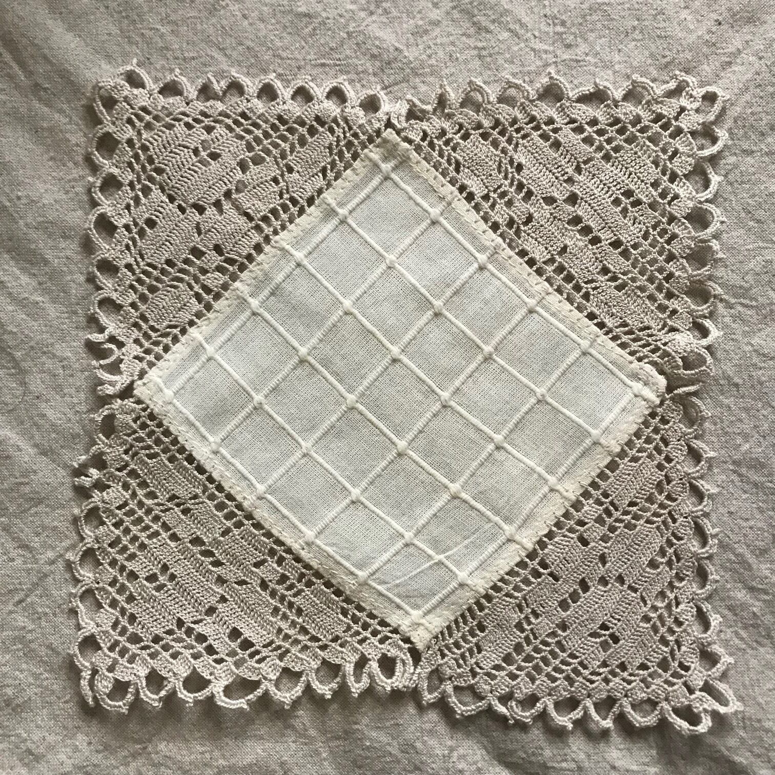 スウェーデンの生成り色の布