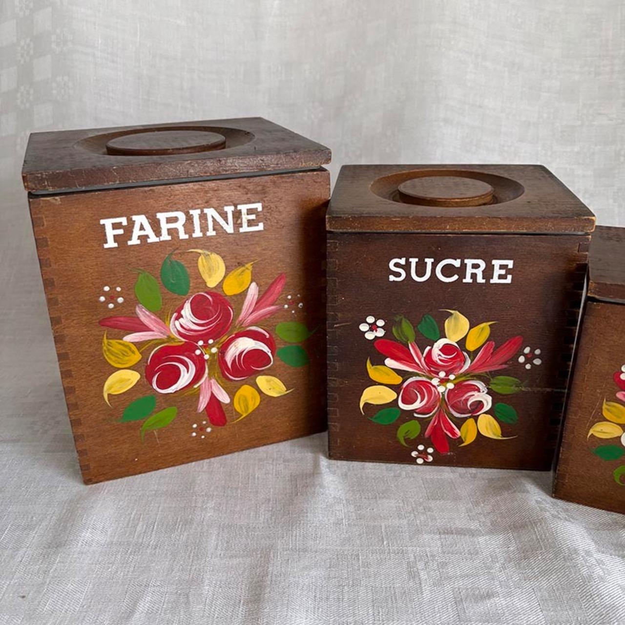 木製キャニスター４個セット　角柱型入子可能　手描き花ブーケステンシル　FARINE/SUCRE/CAFE/SEL小麦/砂糖/コーヒー/塩　 12otdz50