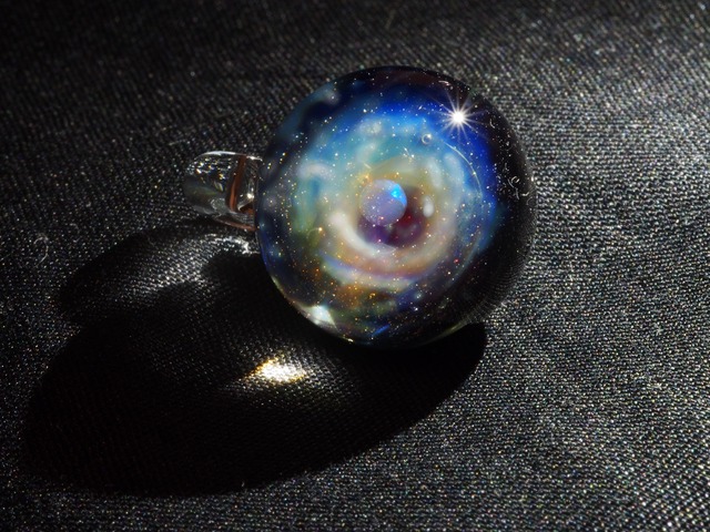 「in THE space」身につけるガラスアート 「in THE space」身につけるガラスアート