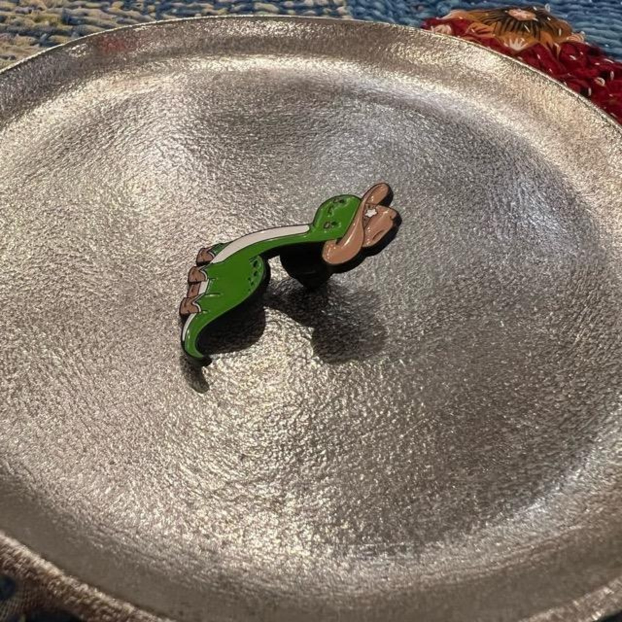 TOPANGA Jewelry pin brooch　Cowboy Dinosaur　カウボーイダイナソー　恐竜 ピンブローチ　　プレゼント　ギフト　