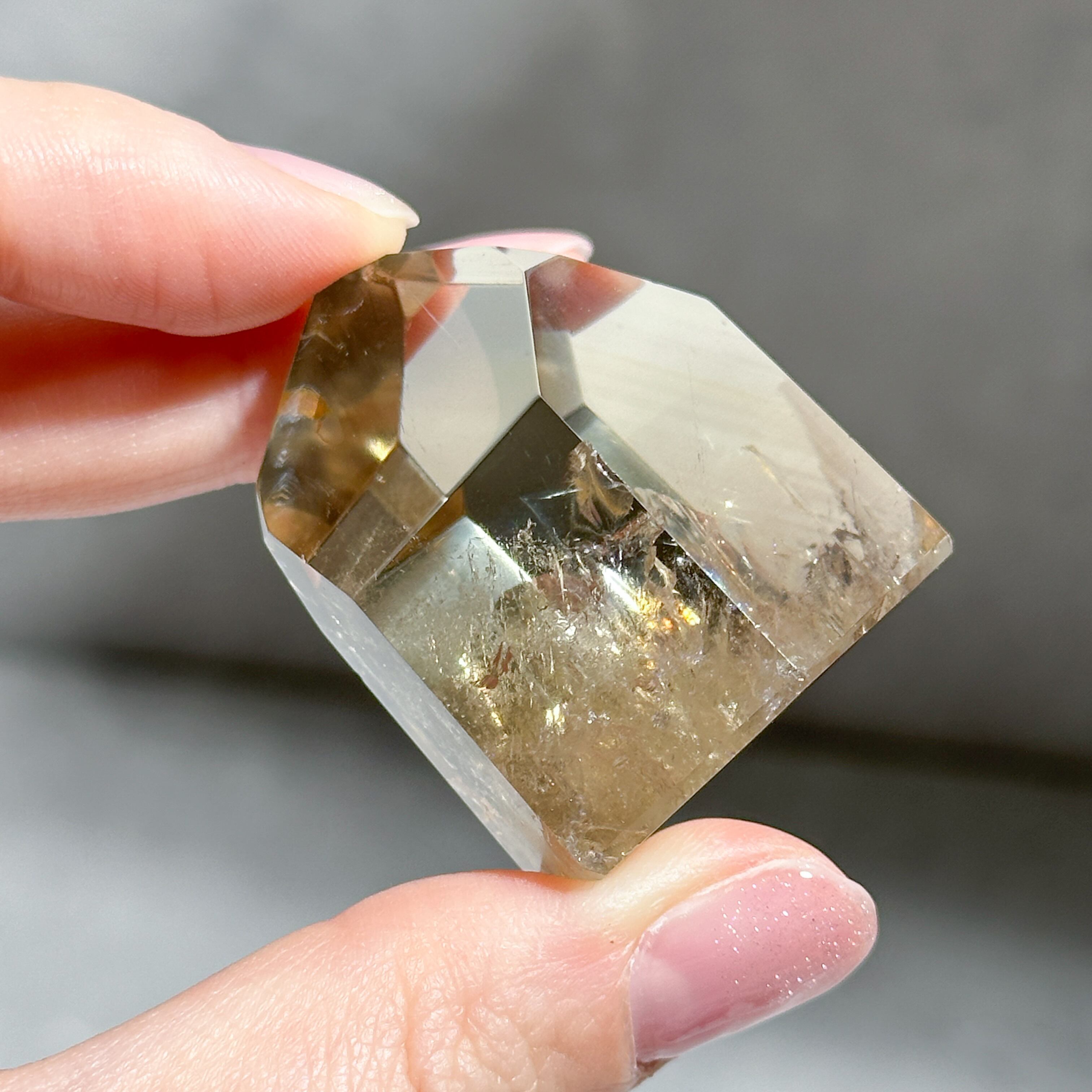 虹◎シトリン（黄水晶） タワー45◇ Citrine ◇ 天然石・鉱物