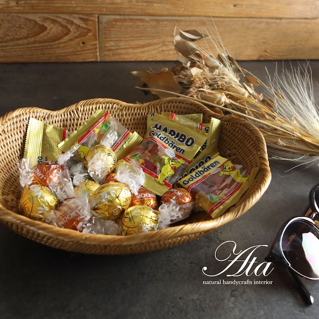 ■当日出荷■アタ製 細工編みと花びらのようなフチが可愛い 飾り皿 A16 （かご、トレイ、小物入れ、お菓子入れ）