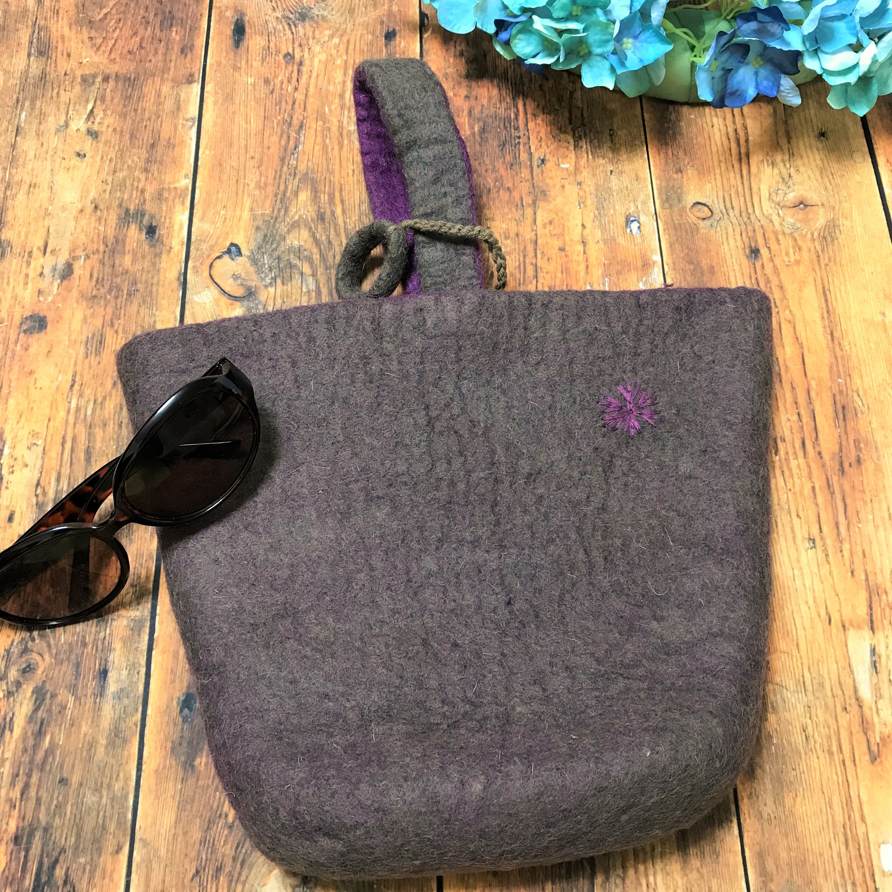 再入荷 お散歩にちょうどいいネパールフェルトのリングバッグ