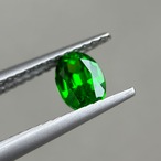 デマントイドガーネット 5.8x4.3x3.2mm,0.66ct, ロシア産