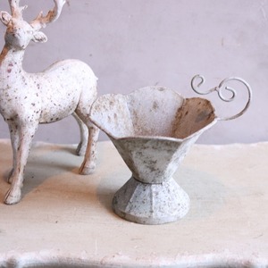 mondimanche 植木鉢　アンティクカップMW  UF614｜シャビーシック　１ポットを植えてカワイイ　脚付き　飾りやすいサイズ感