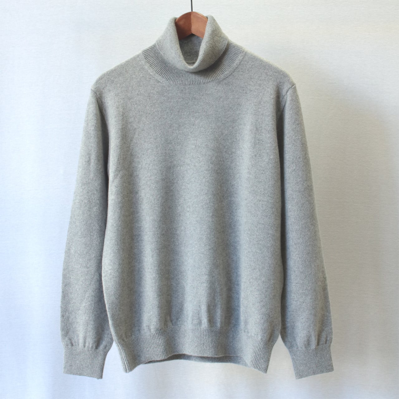 ベビーカシミヤ タートルネックセーター | circlelabo サークルラボ｜こだわりが詰まった日本製のポロシャツ（メンズ）をお届けします。