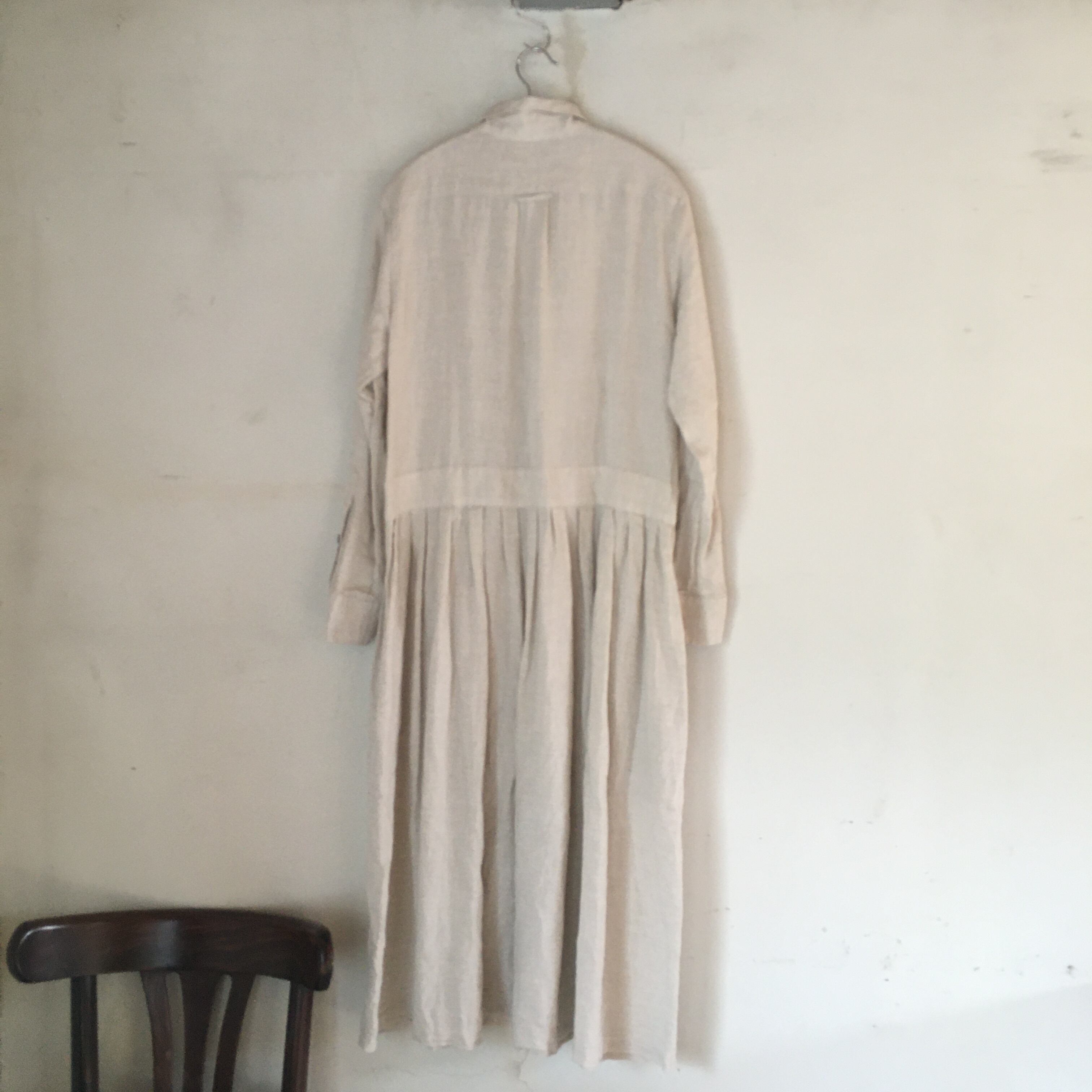 チビ襟スタンダードワンピース 長袖 薄リネン Sa-Rah | 歩音 -あるね- 