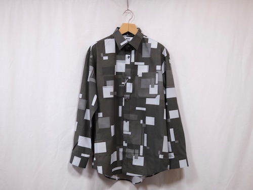 REVERBERATE” SHIRT TYPE - ROUND - PATTERN SQUARE - BLACK“