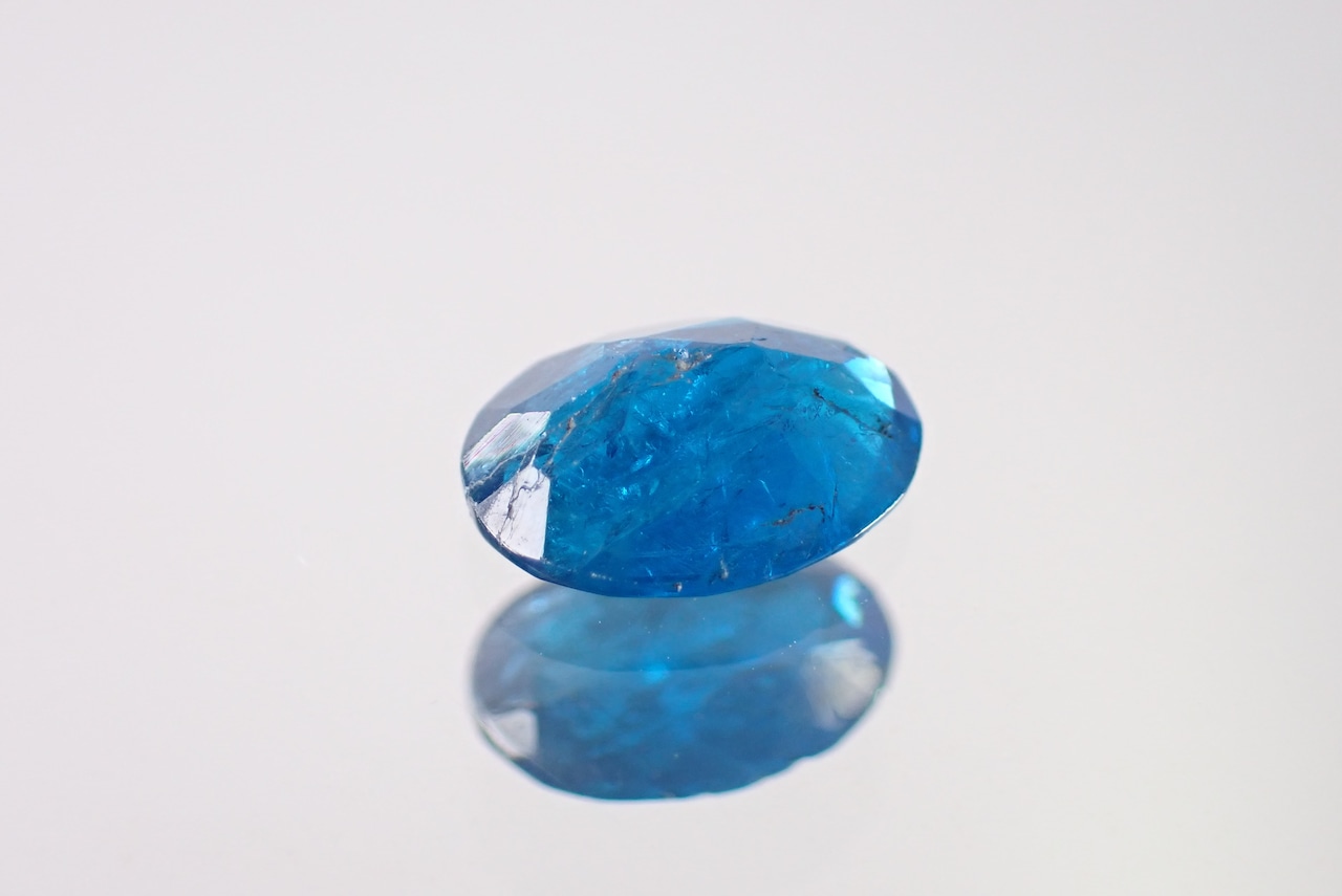 ネオンブルーアパタイト　0.76ct　 [D6-152]
