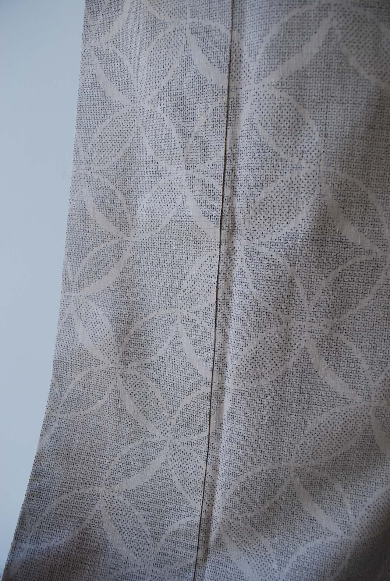 【袷】灰梅色 七宝繋ぎ文 本場結城紬 証明書付き