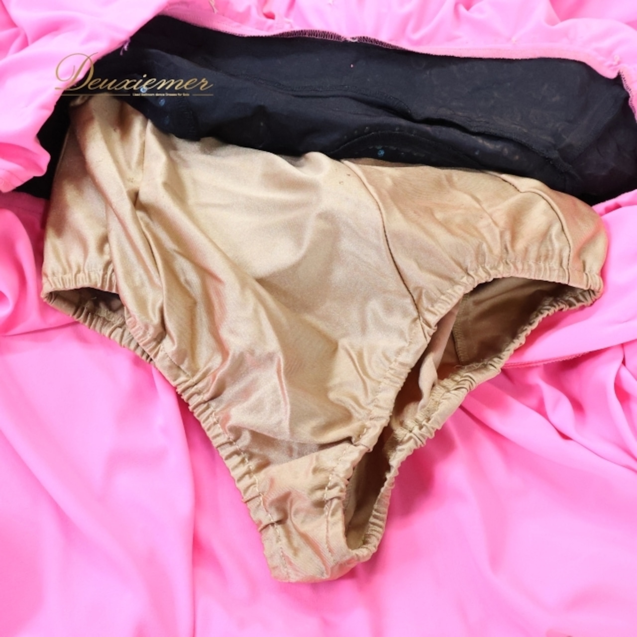 社交ダンス 衣装 ラテン ドレス ワンピース 黒 ピンク デモ 競技 ダンス パーティ 発表会 フリル 豪華 かわいい 華やか 日本製 ブラック系 ピンク系 ドレッシー 発表 おしゃれ 踊りやすい パーティー 社交ダンス衣装 レディース ステージ衣装