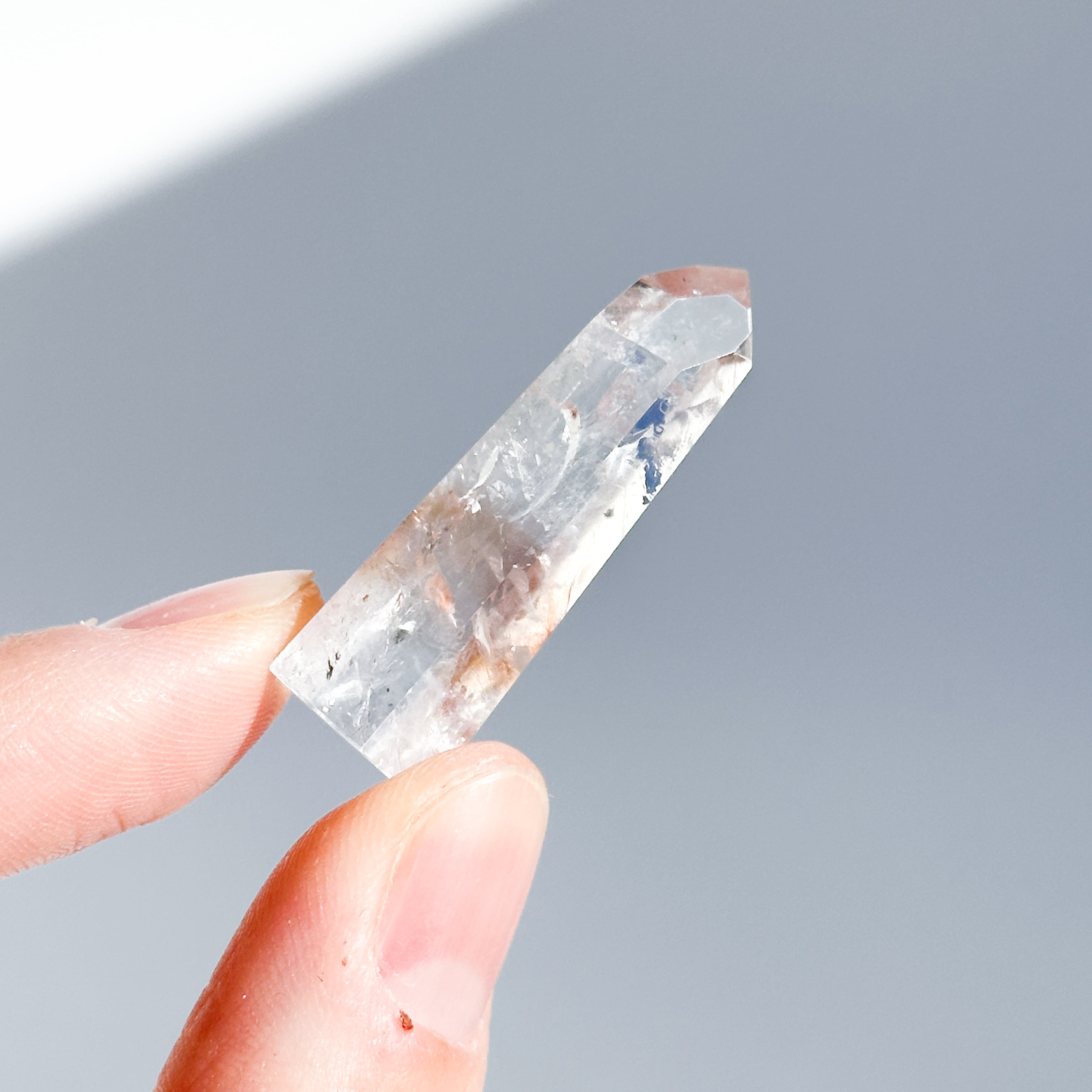 蛍光◎バイーア産パウエライトアメジスト タワー型11 ◇Powellite