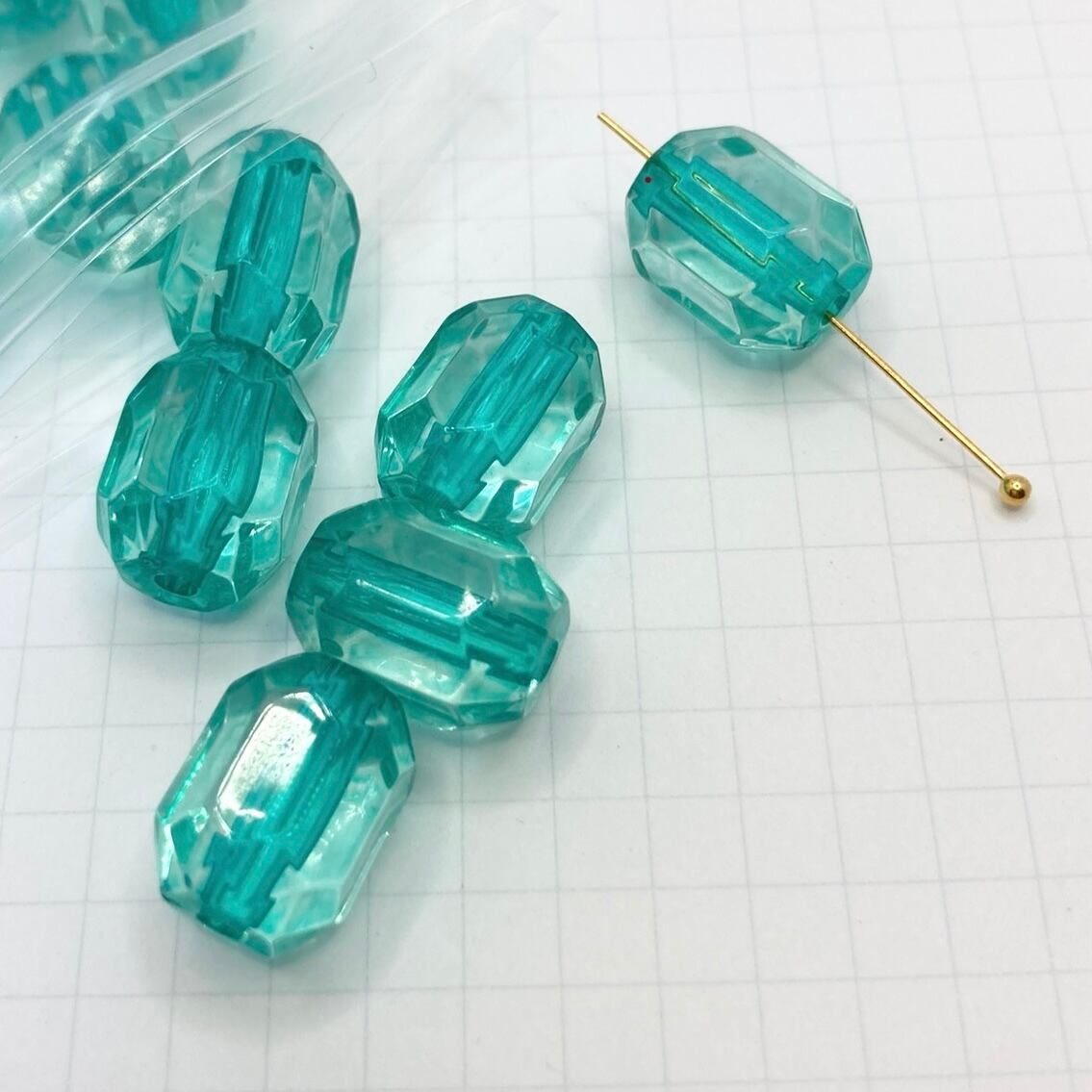 GAGR 多面カットアクリルオーバル グリーン / 20piece / 14mm | beads
