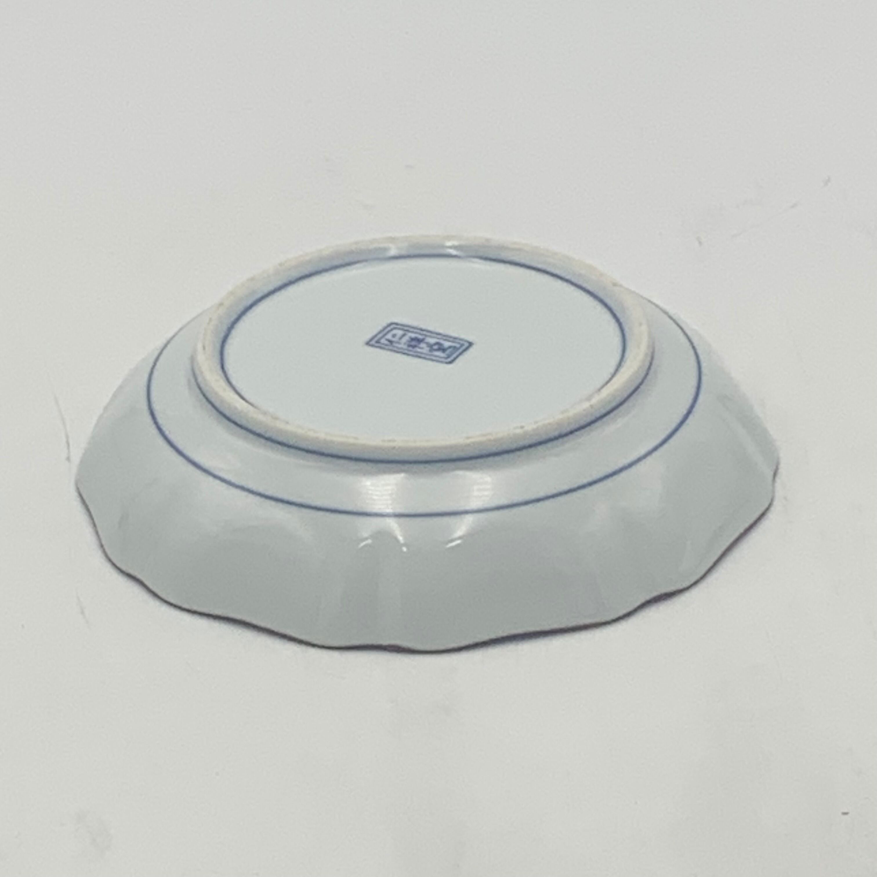 伊万里焼の作家物◼️かなり可愛い波打ったフタ付きの陶器、古美術品、デザート皿？ Amazon.co.jp: 伊万里焼の作家物??かなり可愛い波打ったフタ付き