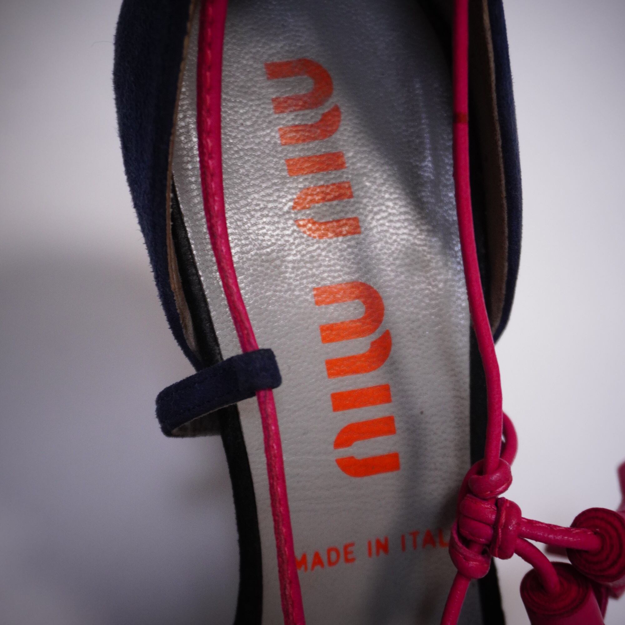 miu miu】ミュウミュウ スエードレザー×コードリボン・タッセル
