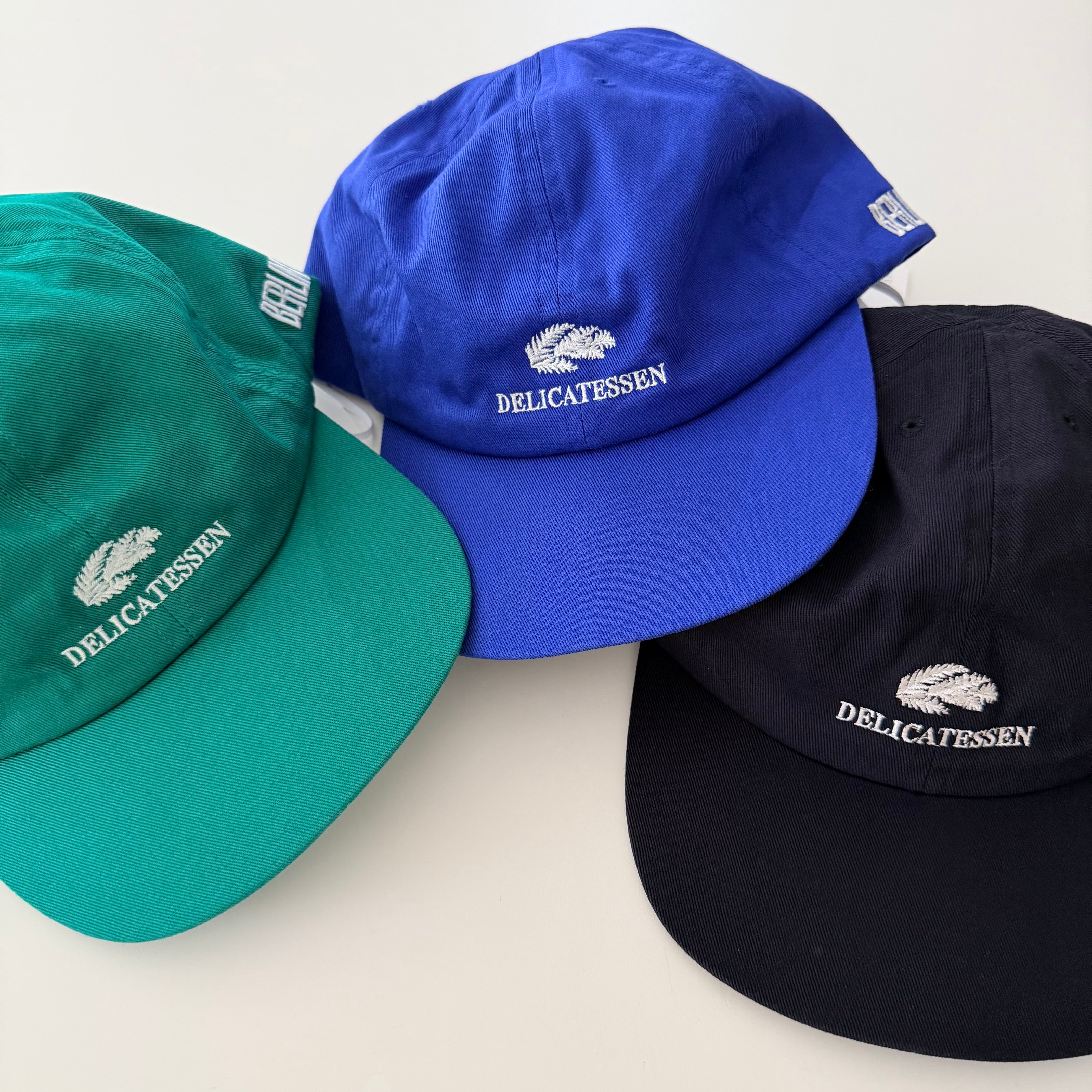 COMESANDGOES DELICATESSEN CAP ブルー DELICATESSEN CAP｜COMESANDGOES | 服と日用品 SLOPE